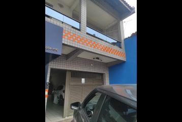 Sobrado com 04 dormitórios para locação.